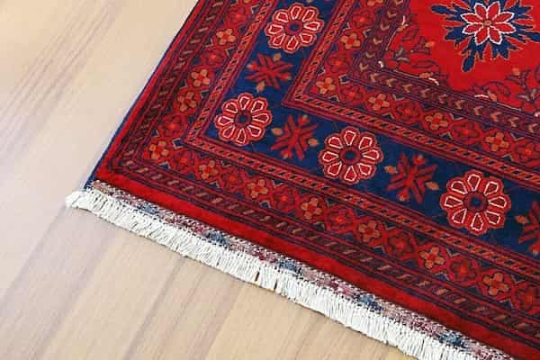 رو فرشی سنتی قرمز با نقش اصیل + گرم و صمیمی 4